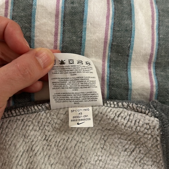 Women’s Nike Funnel-Neck Hoodie | Grey | Size XS 🩶🖤🩶 - Picture 8 of 10